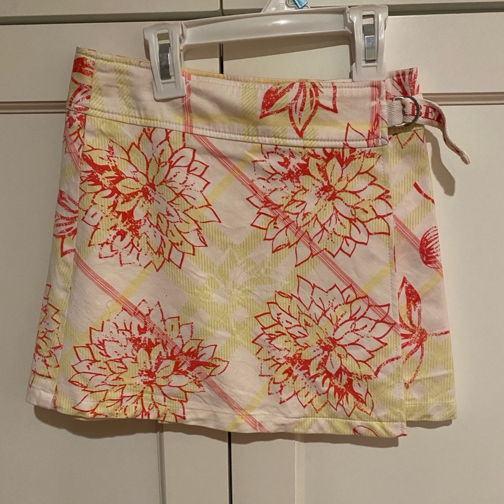Girls Classic Burberry Skirt.  Girls size 8.